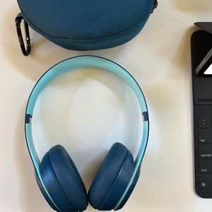 Apple Beats by Dre solo3 wireless Headphones